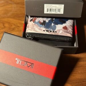 TUMI Women’s Multicolor Floral Wallet with Black Leather Accents, w box 🎁